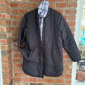 Old Navy Black Quilted puffer Sherpa Sherling Jacket
Size M Fall winter driver